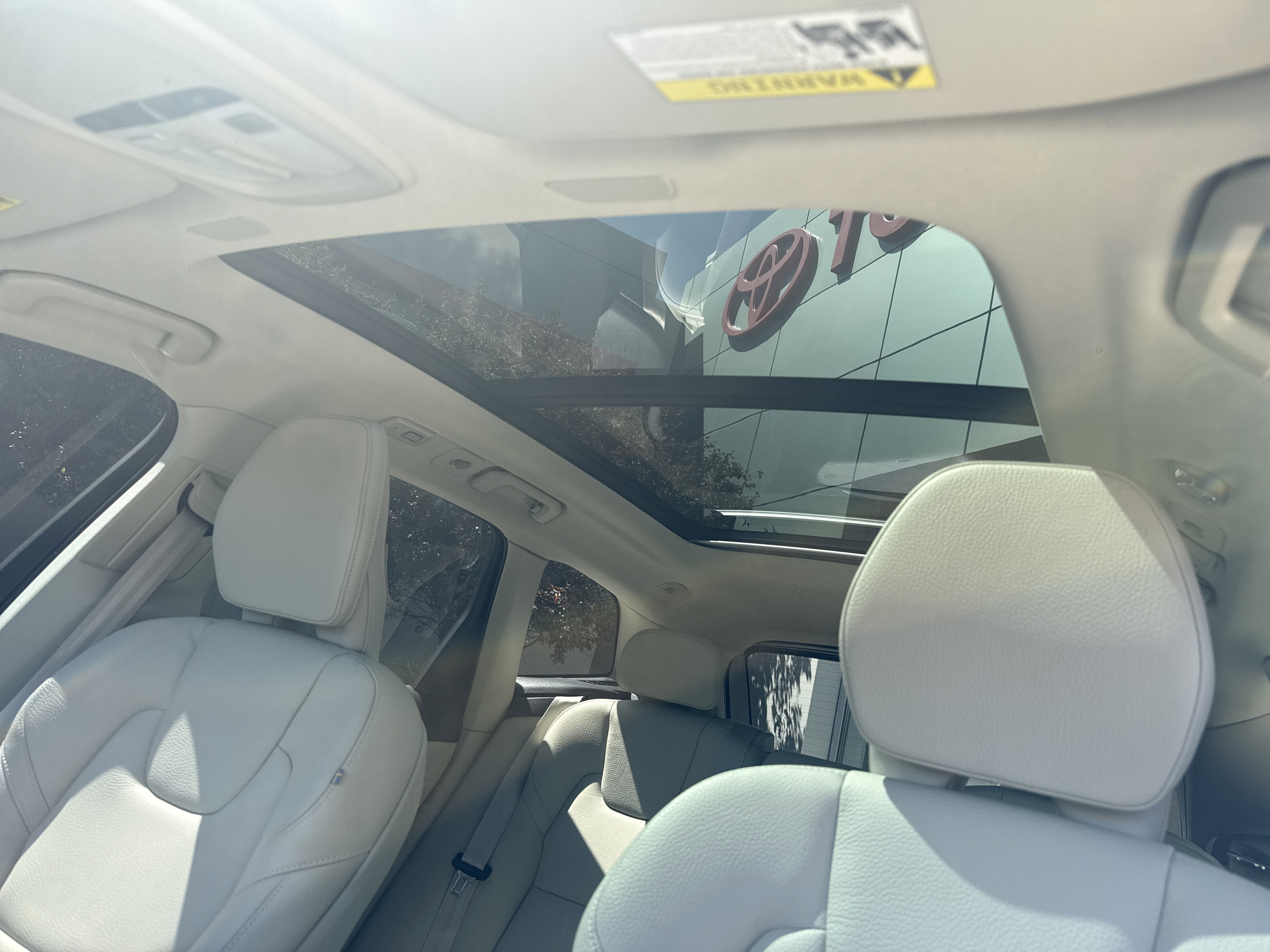 Used 2022 Volvo XC60 B5 Momentum w/ Climate Package image 10