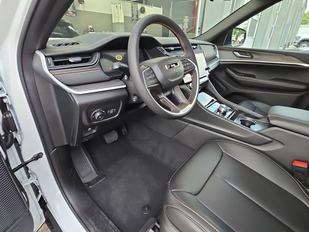 New 2026 Jeep Grand Cherokee Limited AWD/4WD image 17