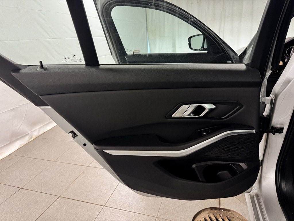 Used 2019 BMW 330i xDrive Sedan w/ Convenience Package AWD/4WD image 15