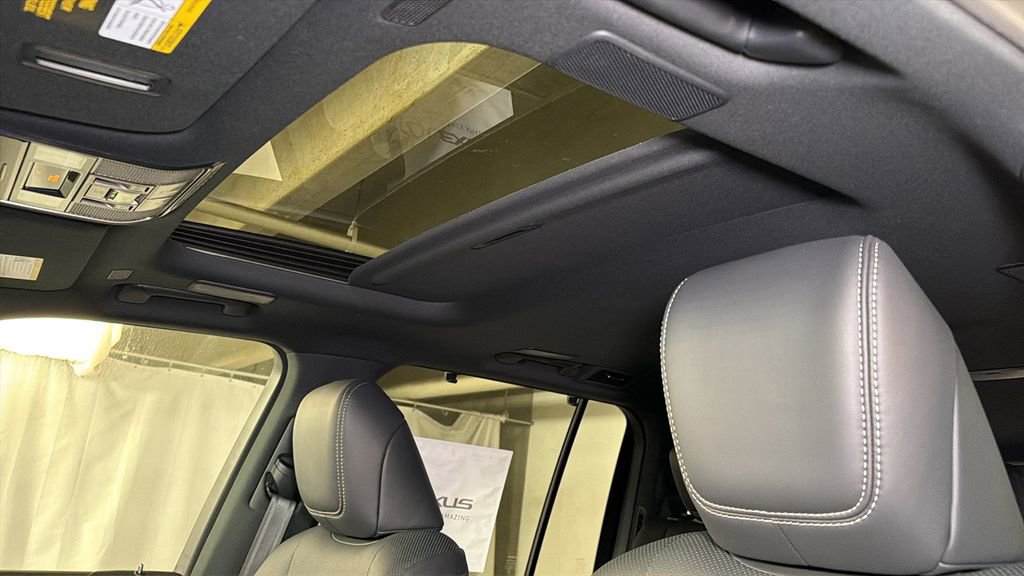 New 2026 Lexus LX 700h Luxury image 7