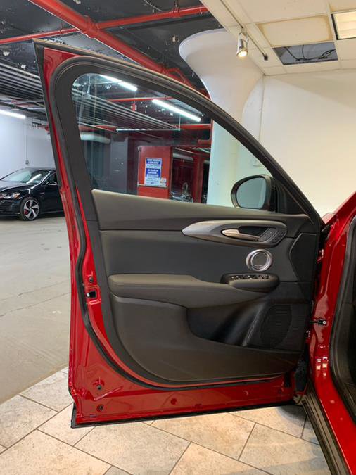 Used 2024 Alfa Romeo Tonale Ti image 13