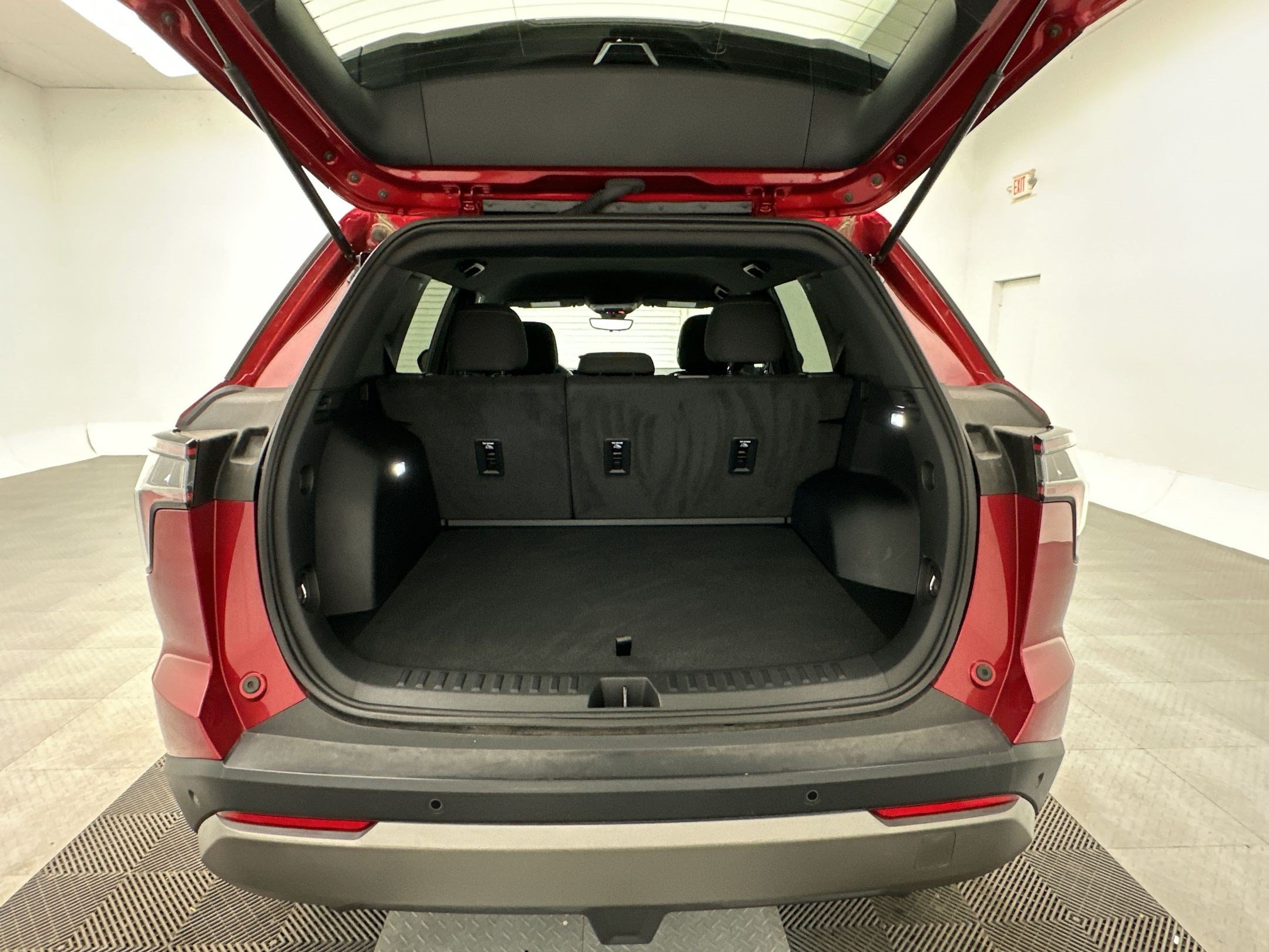 Certified 2025 Chevrolet Equinox LT w/ Safety and Technology Package AWD/4WD image 25