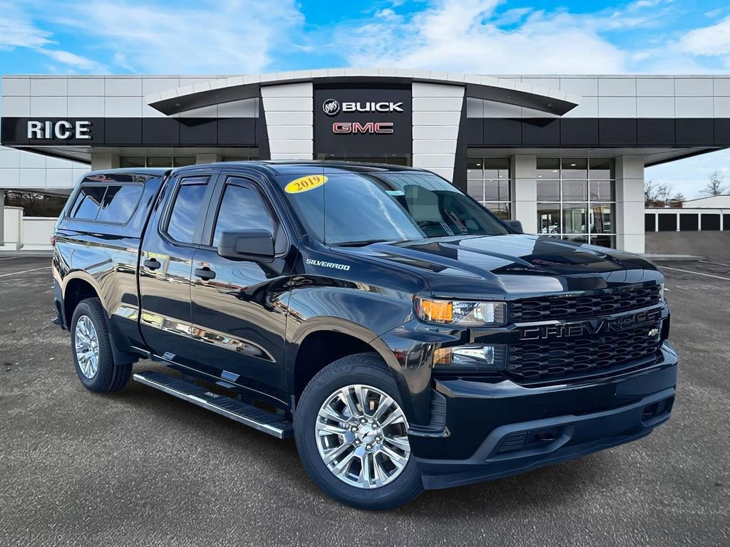 Used 2019 Chevrolet Silverado 1500 Custom w/ Trailering Package image 1