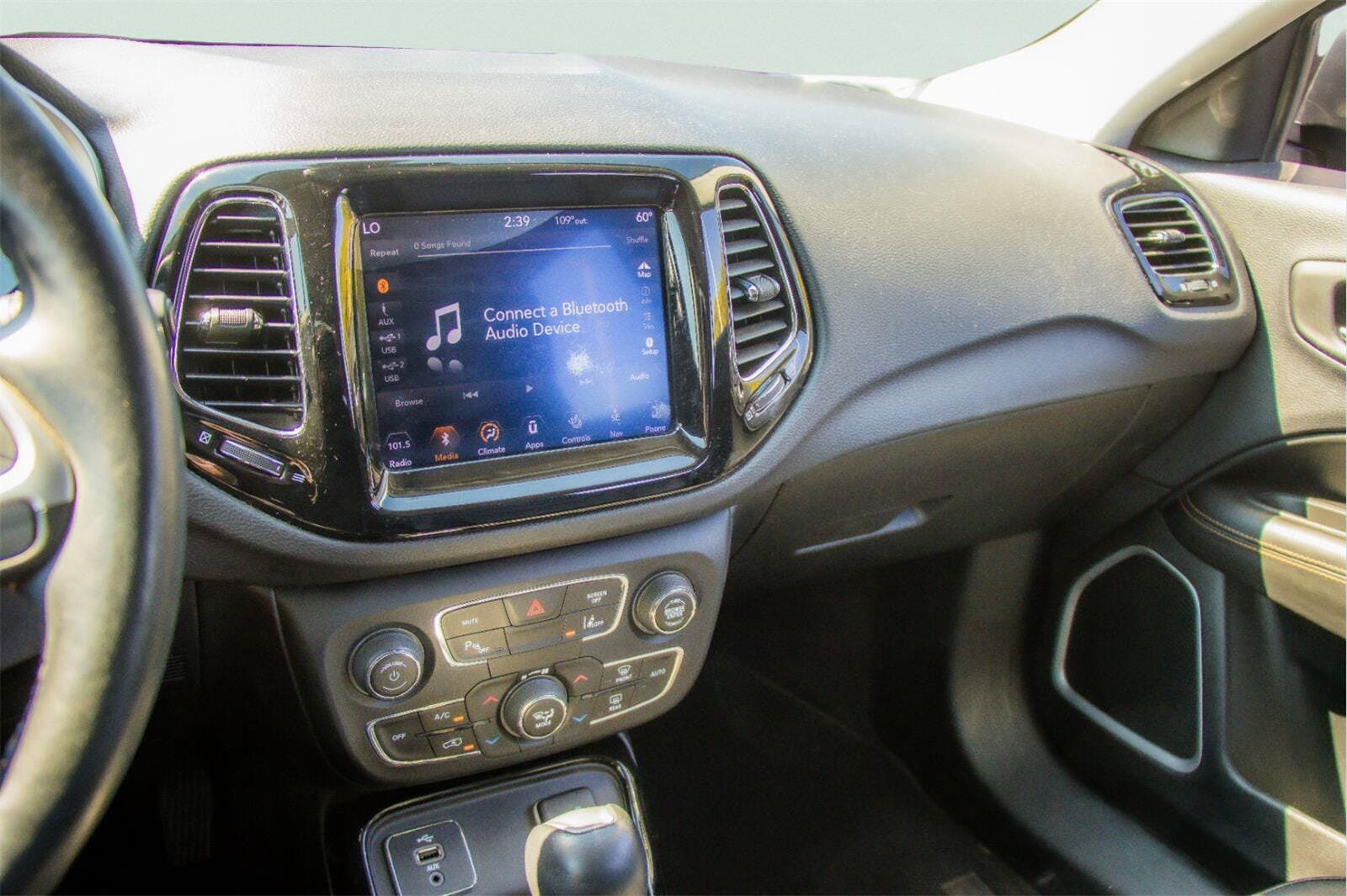 Used 2018 Jeep Compass Limited w/ Navigation Group FWD image 12