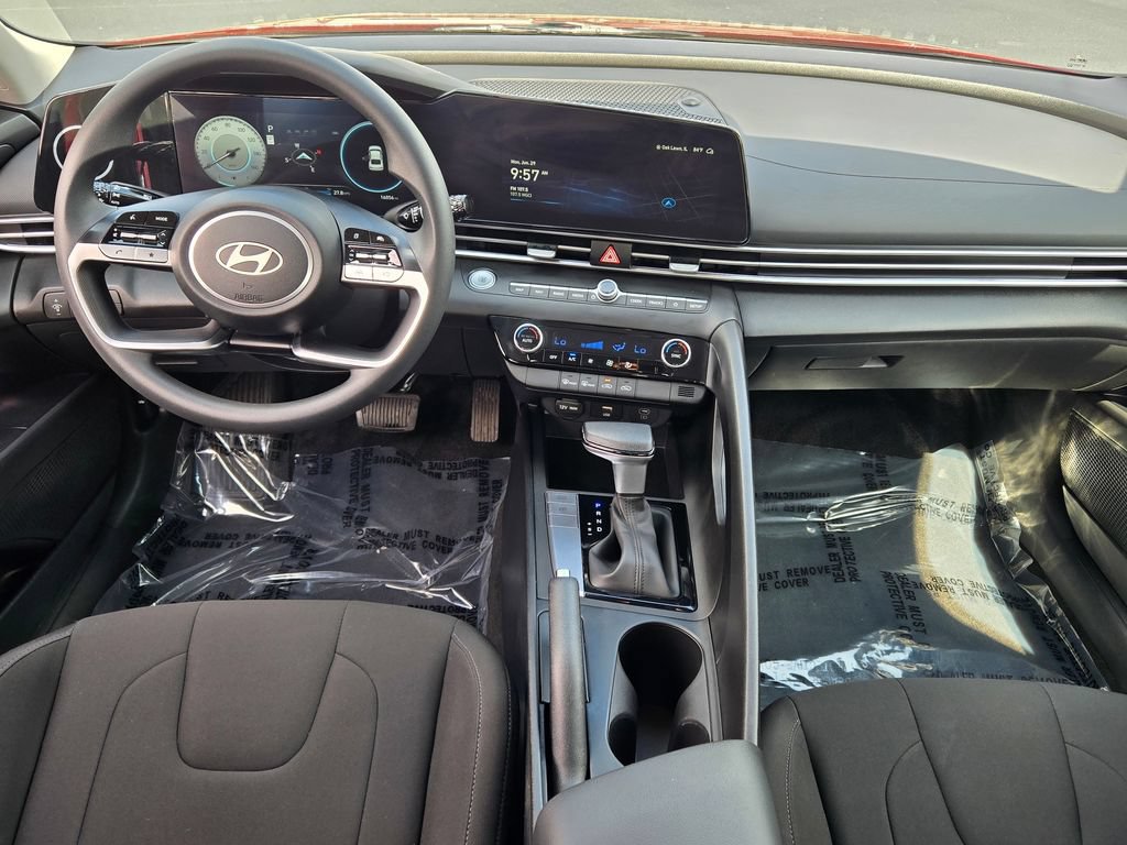 Used 2024 Hyundai Elantra SEL FWD image 25