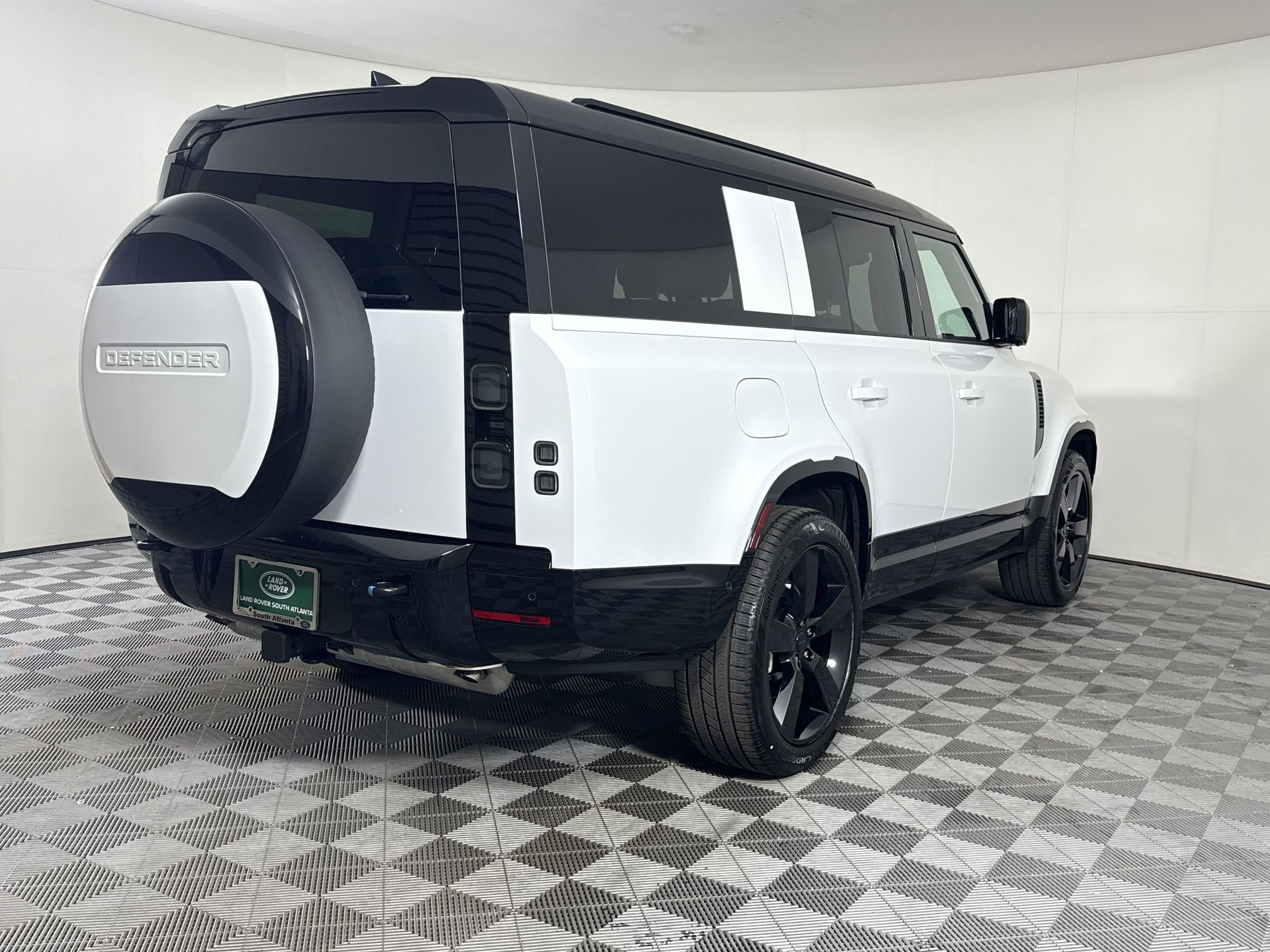 New 2026 Land Rover Defender 130 X-Dynamic SE AWD/4WD image 10
