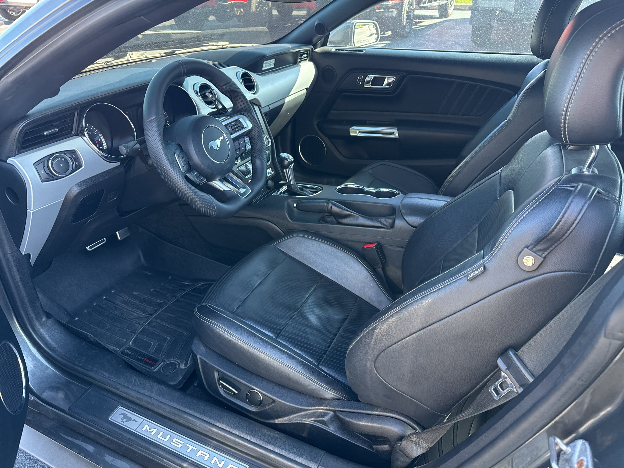 Used 2017 Ford Mustang GT Premium w/ Black Accent Package RWD image 9