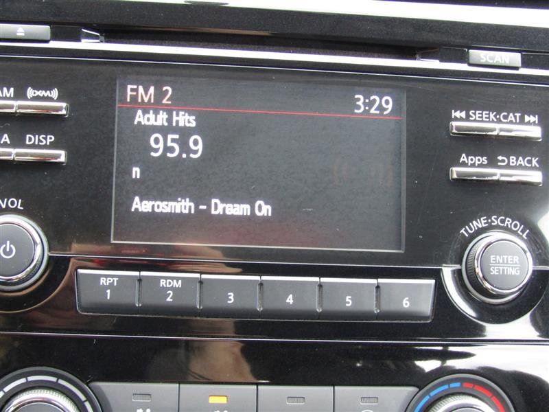 Used 2016 Nissan Rogue S image 19