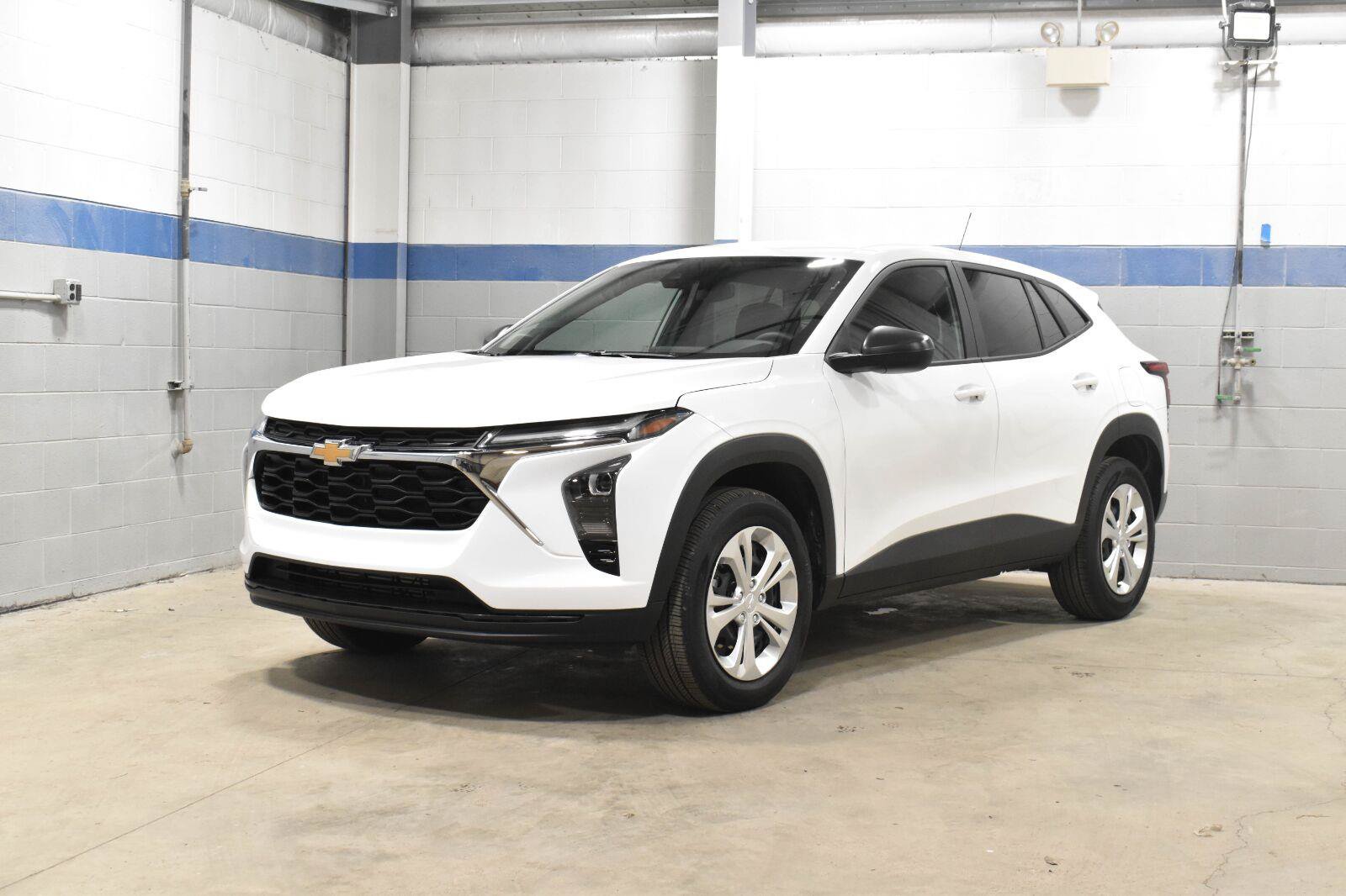 Used 2026 Chevrolet Trax LS w/ Driver Confidence Package FWD image 2