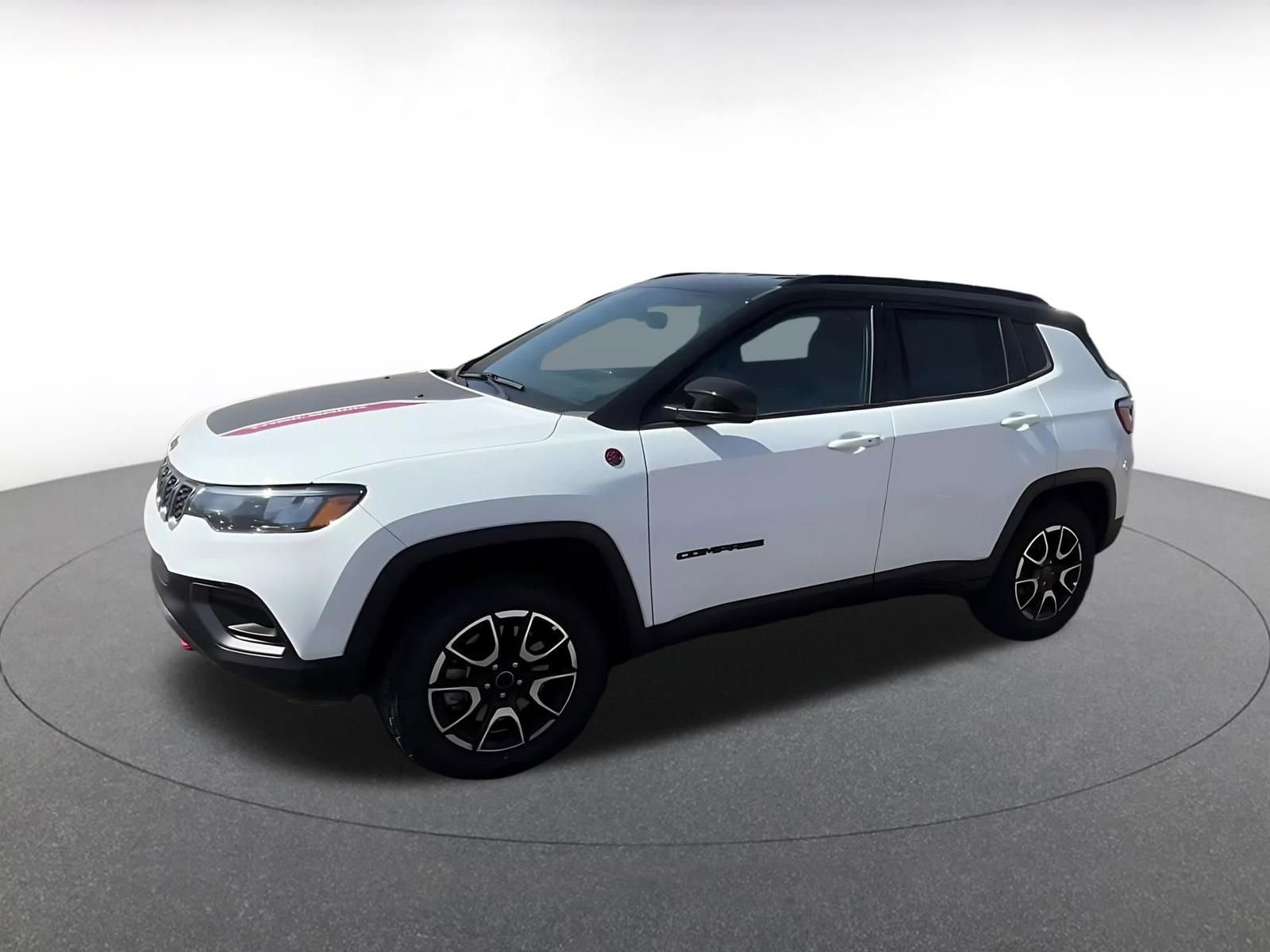 Used 2025 Jeep Compass Trailhawk AWD/4WD image 8