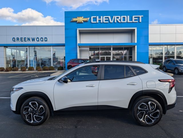 Used 2024 Chevrolet Trax RS w/ Sunroof Package image 2