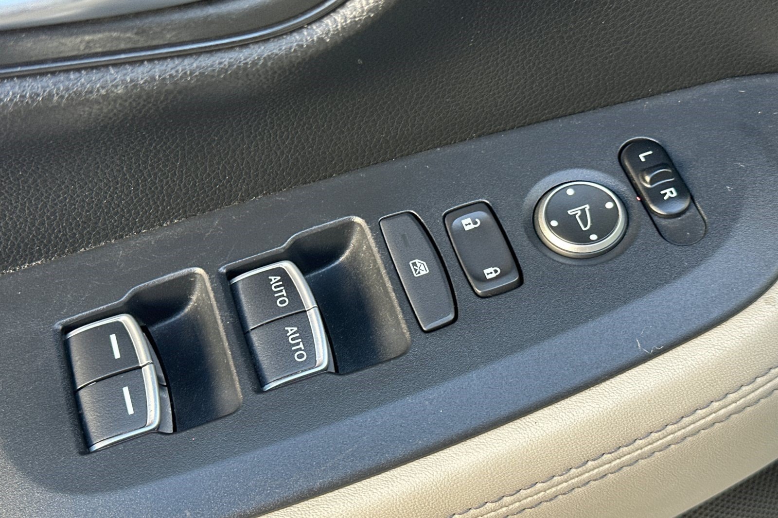 Used 2023 Honda HR-V EX-L image 14