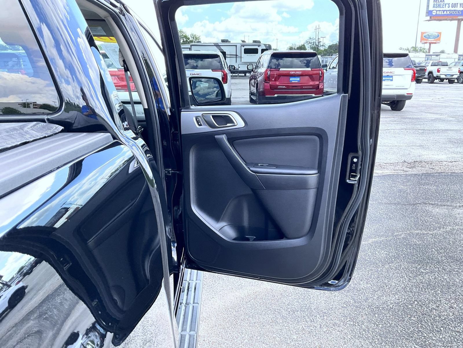 Used 2019 Ford Ranger XLT w/ Equipment Group 302A Luxury AWD/4WD image 17