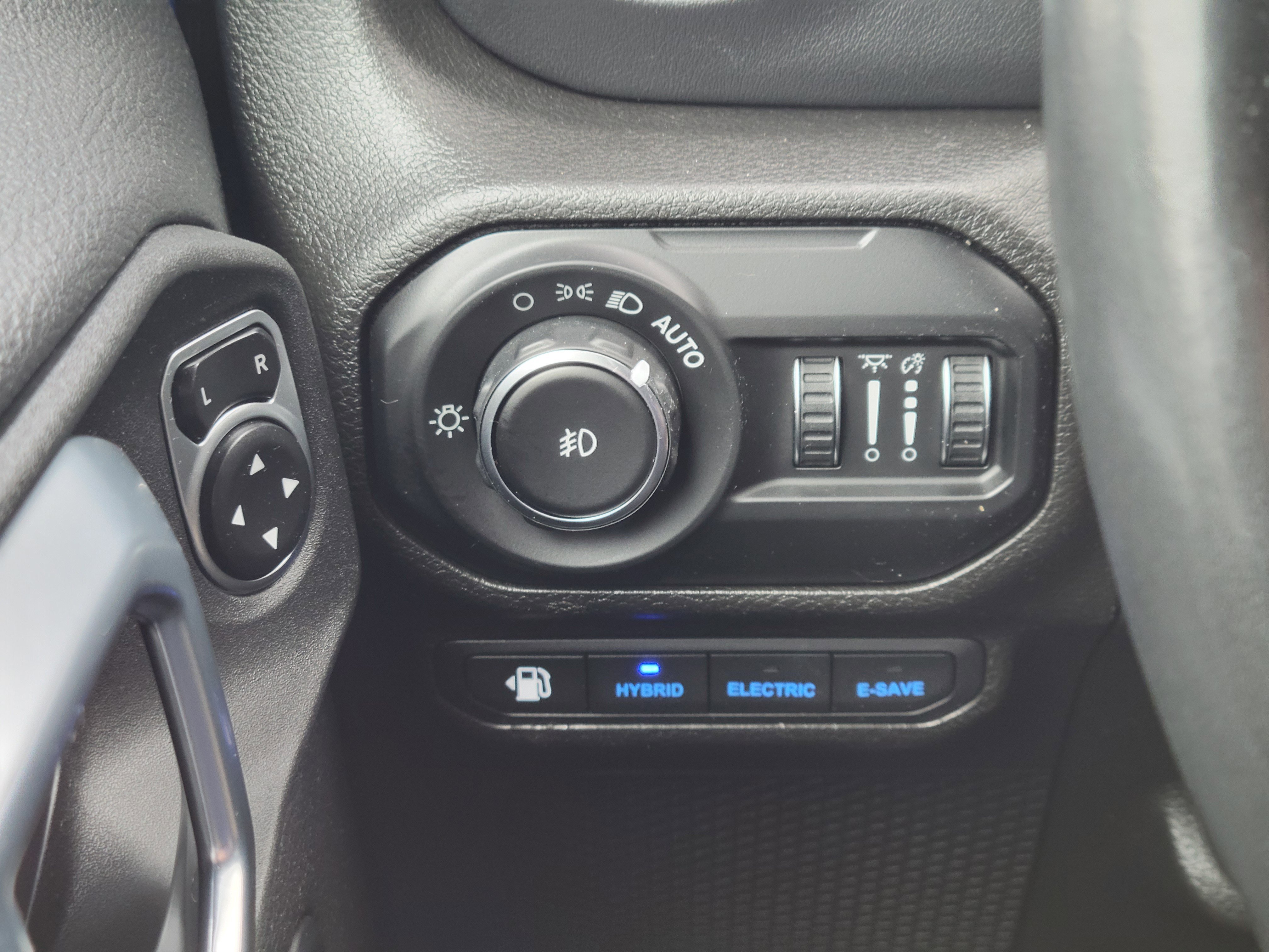 Used 2021 Jeep Wrangler Unlimited Sahara w/ Safety Group image 10
