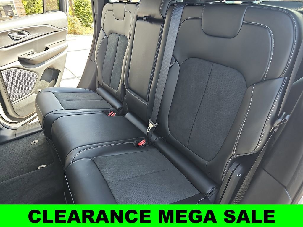 New 2025 Jeep Grand Cherokee Altitude image 14