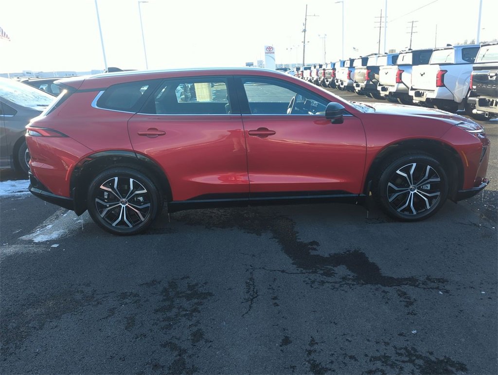 Used 2025 Toyota Crown Signia image 9