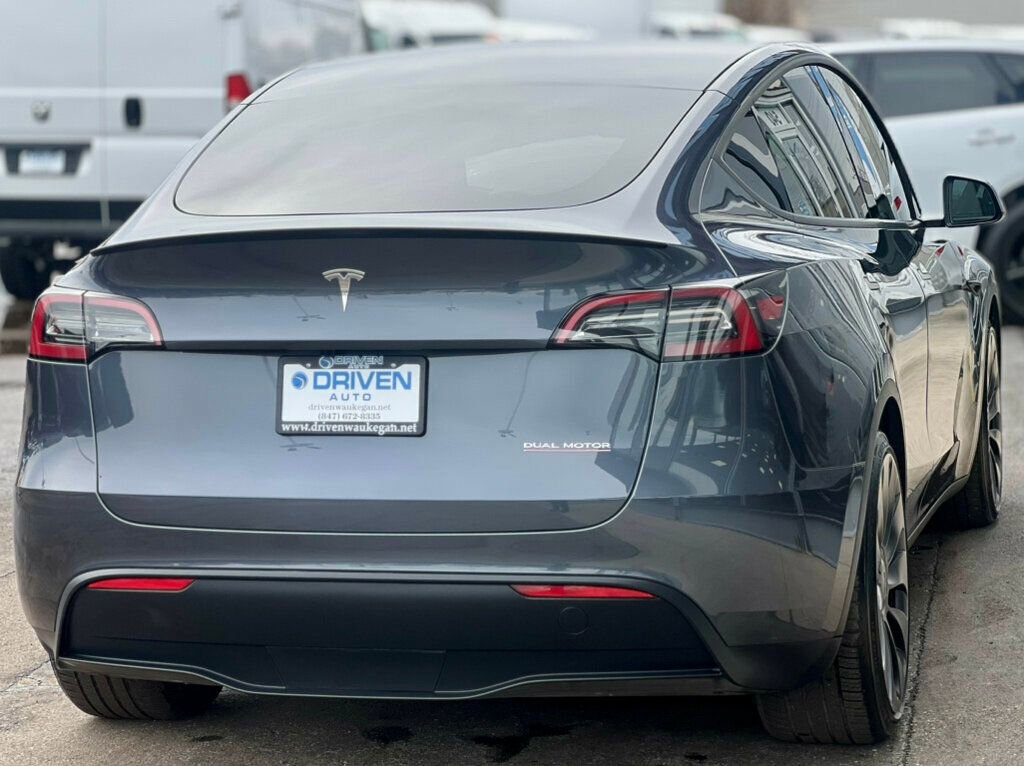 Used 2023 Tesla Model Y Performance image 5