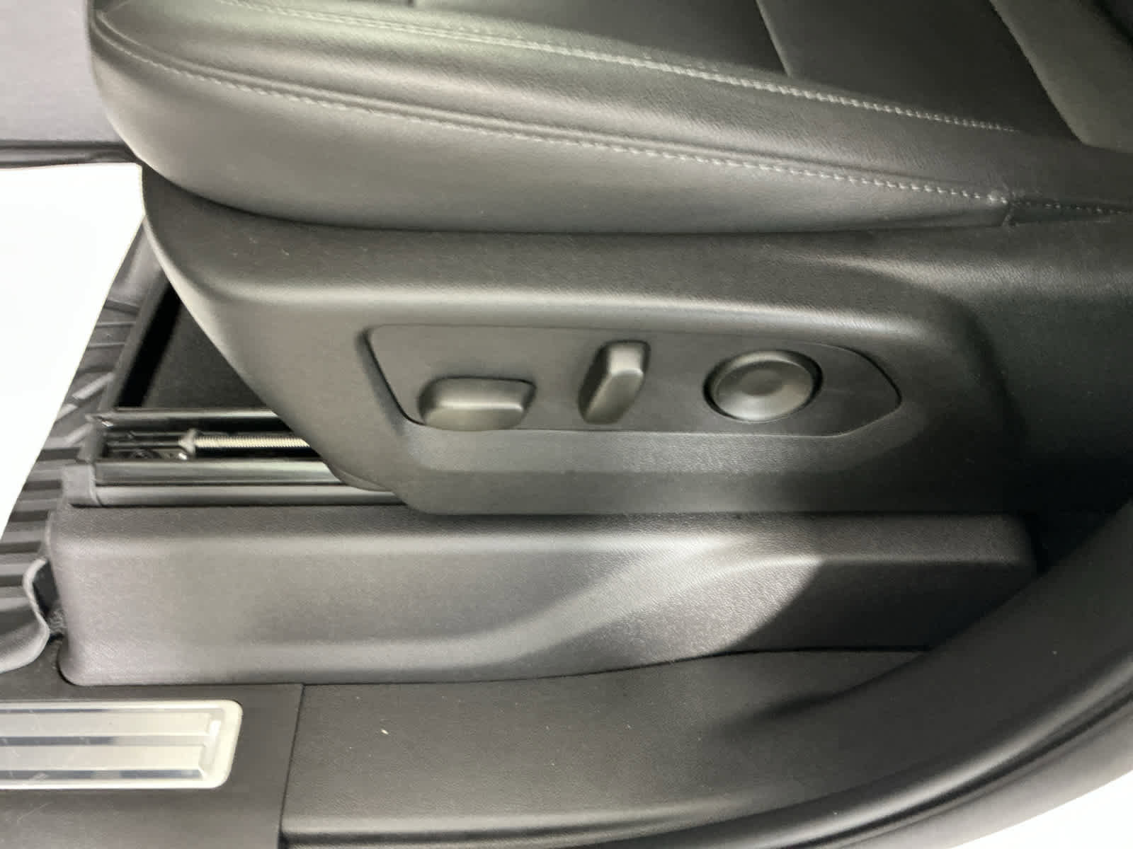 Used 2024 Chevrolet Silverado 3500 LT w/ Convenience Package image 32