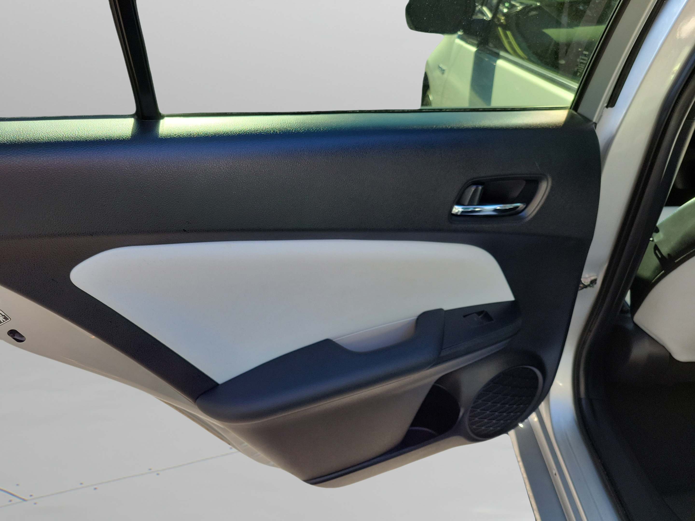 Used 2020 Toyota Prius Limited w/ Premium Convenience Package FWD image 24