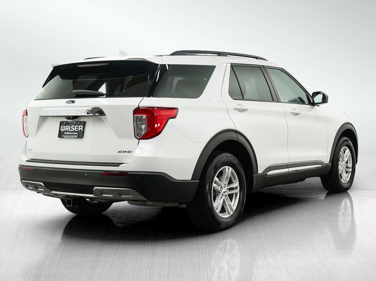 Used 2024 Ford Explorer XLT w/ Equipment Group 202A AWD/4WD image 5
