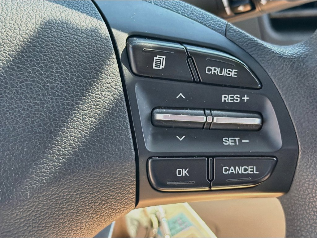 Used 2020 Hyundai Elantra SE FWD image 15