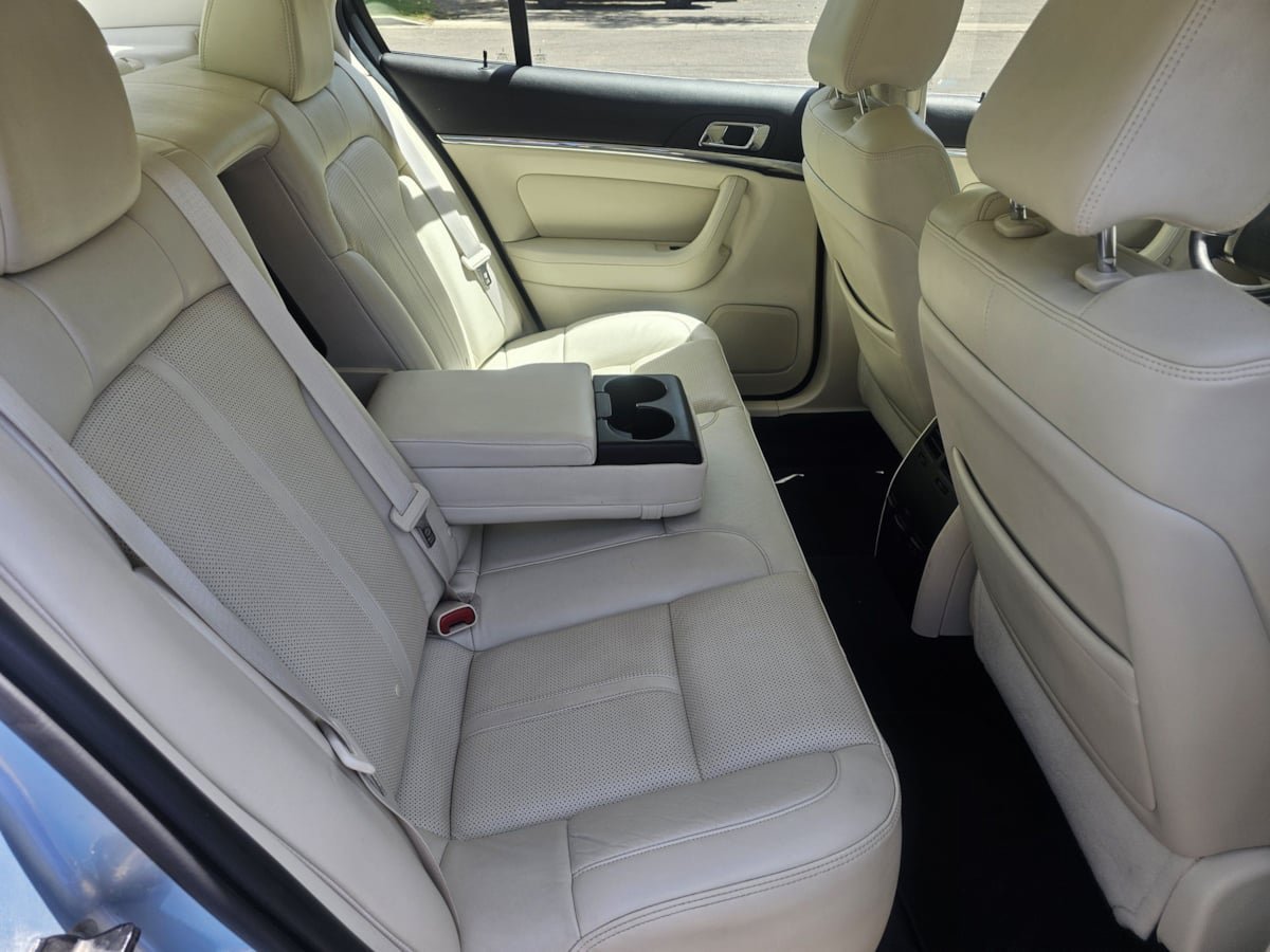 Used 2009 Lincoln MKS AWD image 33