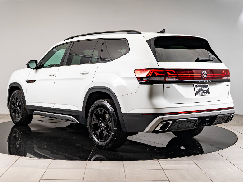 Used 2025 Volkswagen Atlas Peak Edition SE AWD/4WD image 6