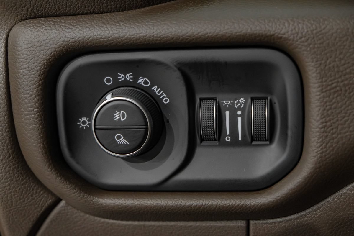 Used 2026 RAM 3500 Laramie AWD/4WD image 28