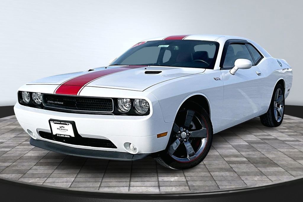 Used 2013 Dodge Challenger SXT RWD image 1