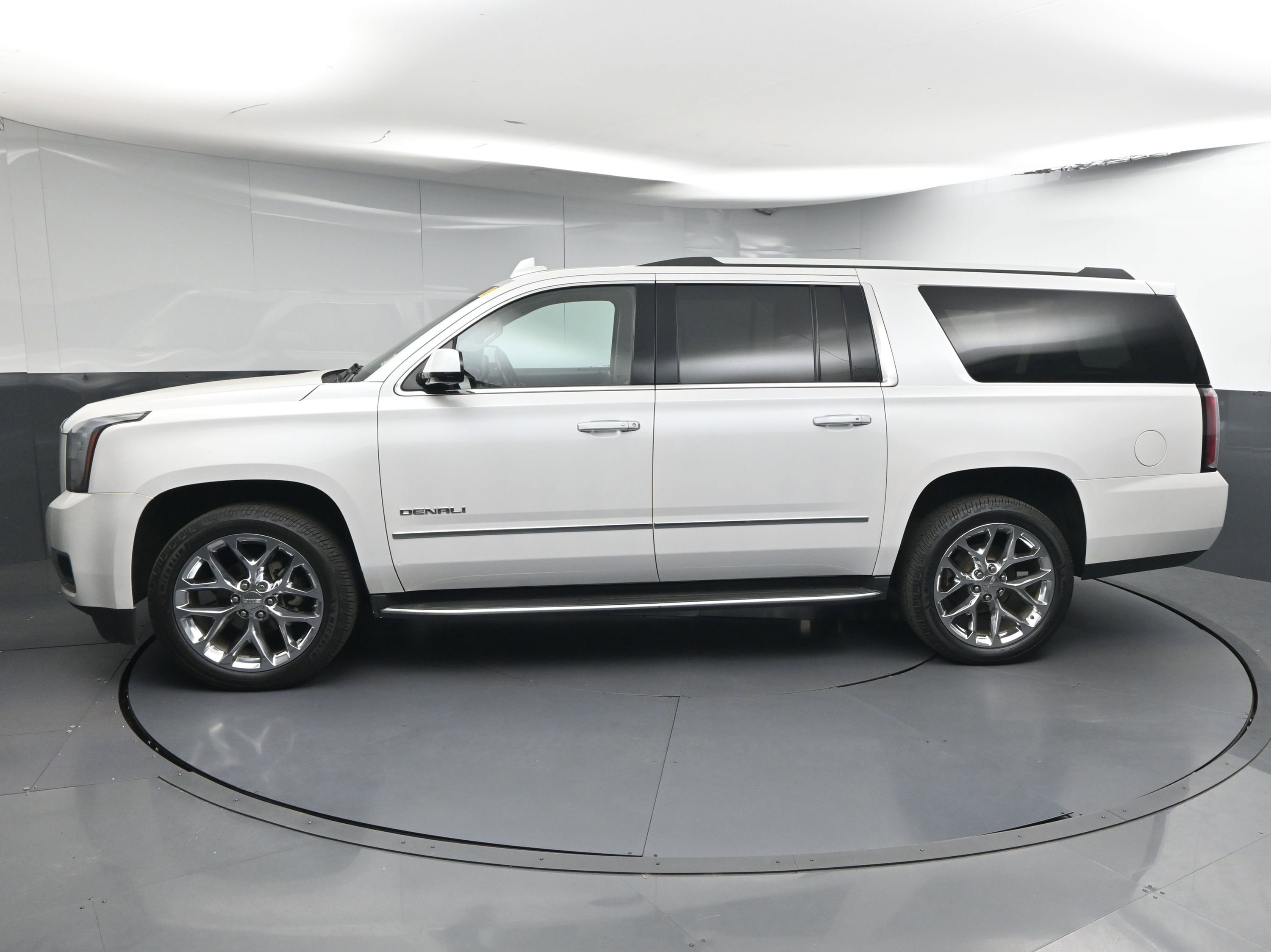 Used 2018 GMC Yukon XL Denali w/ Open Road Package AWD/4WD image 5