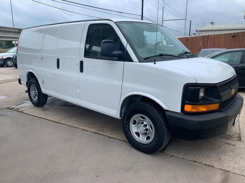Used 2016 Chevrolet Express 2500 image 2