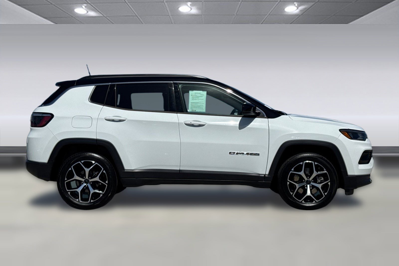 Used 2025 Jeep Compass Limited AWD/4WD image 2
