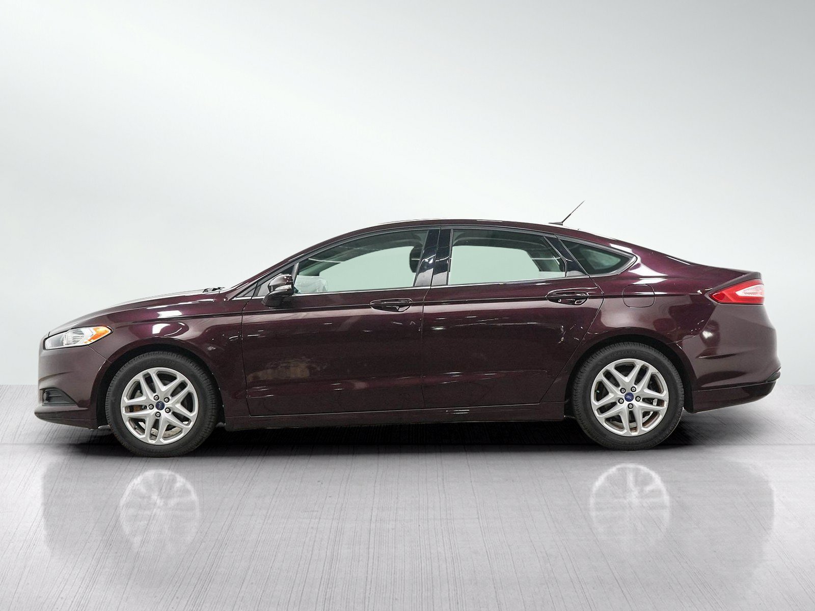 Used 2013 Ford Fusion SE FWD image 2