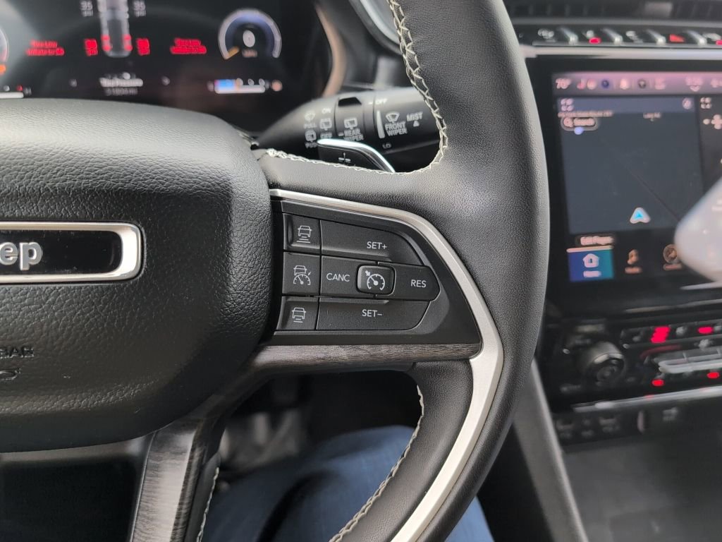 Used 2023 Jeep Grand Cherokee Limited w/ Luxury Tech Group II image 29