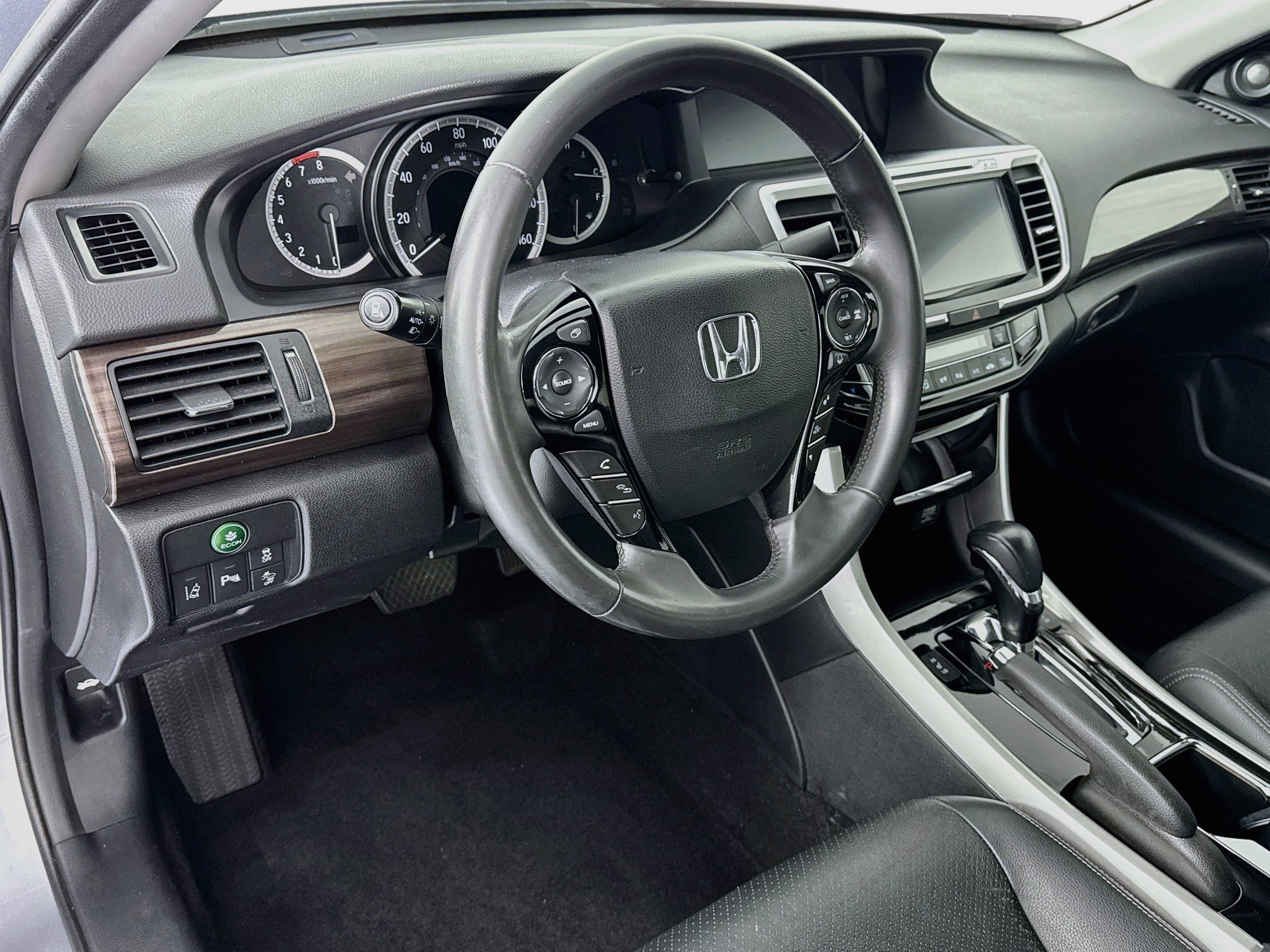 Used 2017 Honda Accord Touring image 9