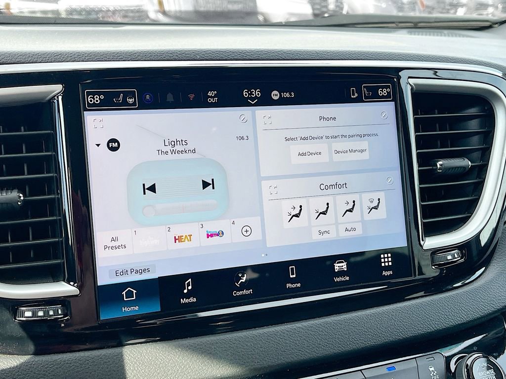 Used 2025 Chrysler Pacifica Select image 14