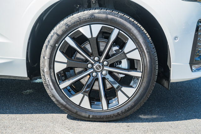 Certified 2026 Volvo XC60 B5 Plus AWD/4WD image 18