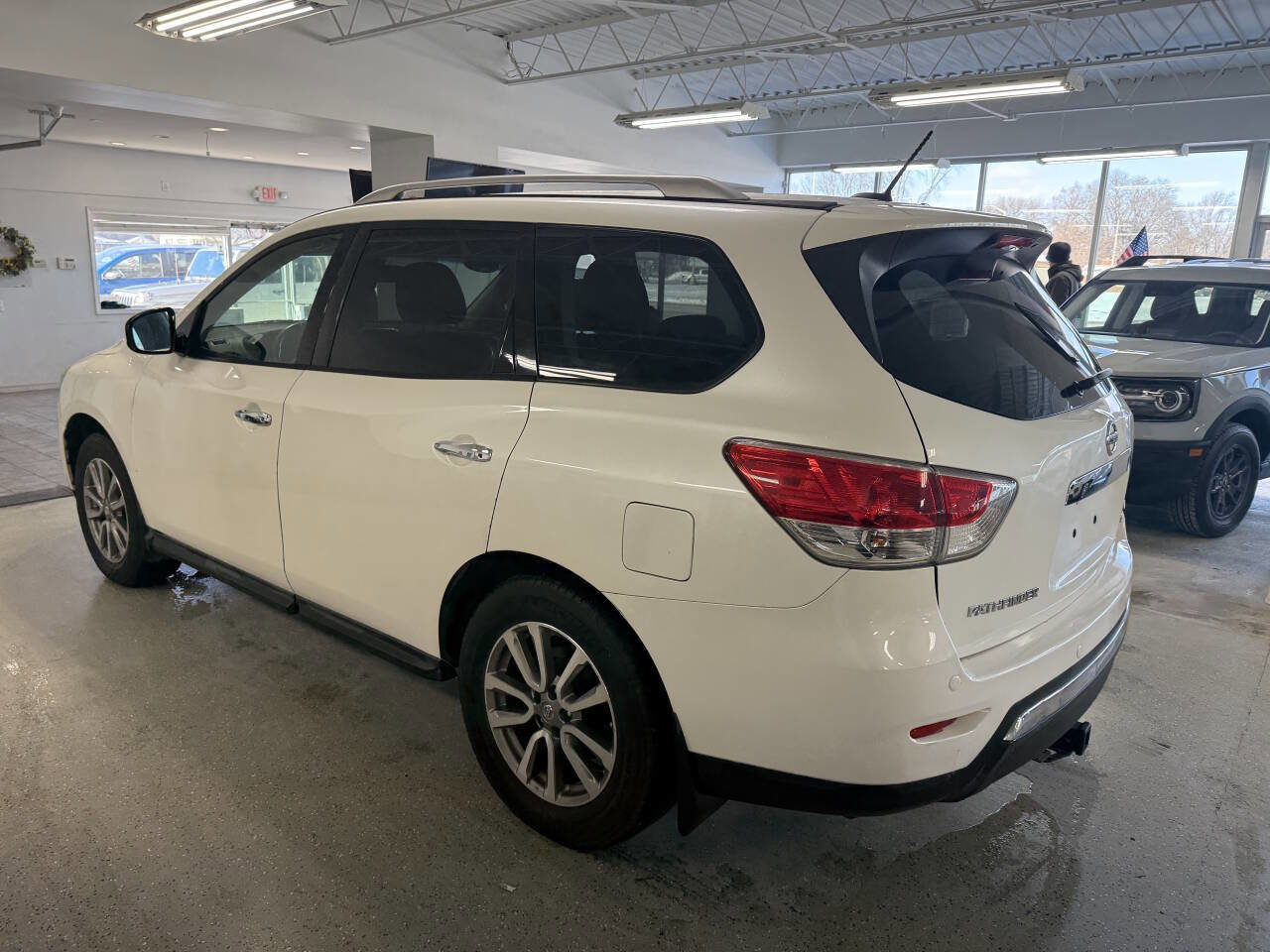 Used 2015 Nissan Pathfinder SL AWD/4WD image 6