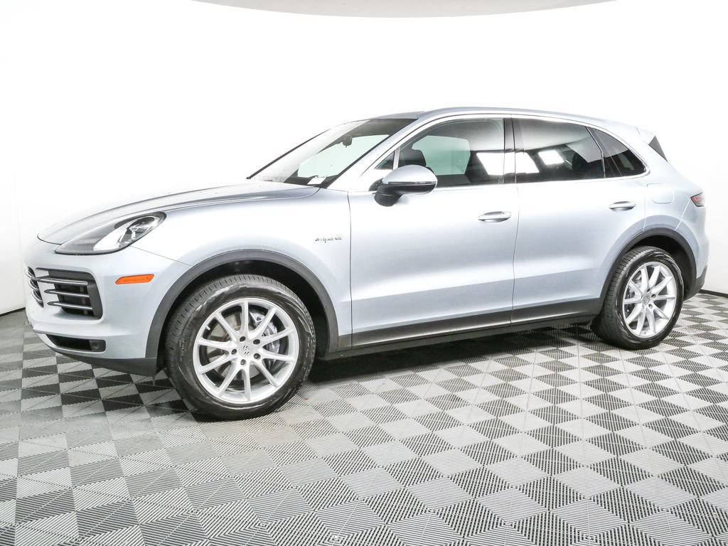 Certified 2022 Porsche Cayenne E-Hybrid AWD/4WD image 2
