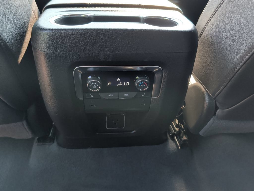Used 2025 Chevrolet Suburban Premier AWD/4WD image 20