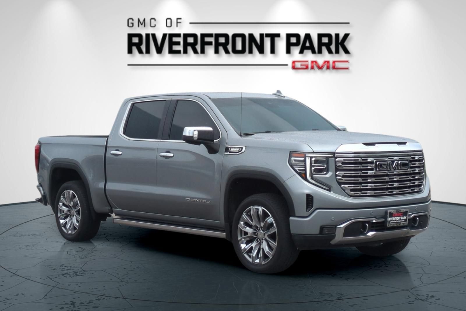 Used 2024 GMC Sierra 1500 Denali w/ Denali Reserve Package AWD/4WD image 2