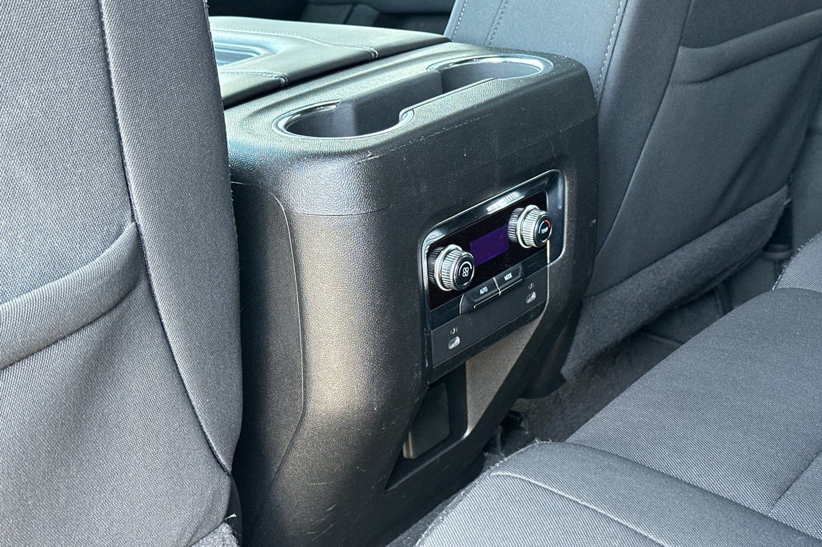Used 2022 GMC Yukon SLE image 15