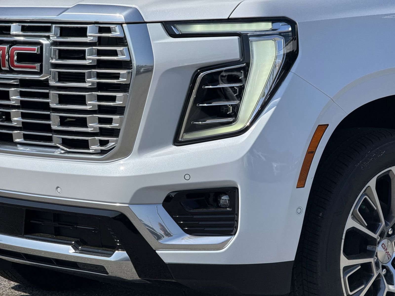 Used 2026 GMC Yukon Denali w/ Sun & Power Step Package AWD/4WD image 6