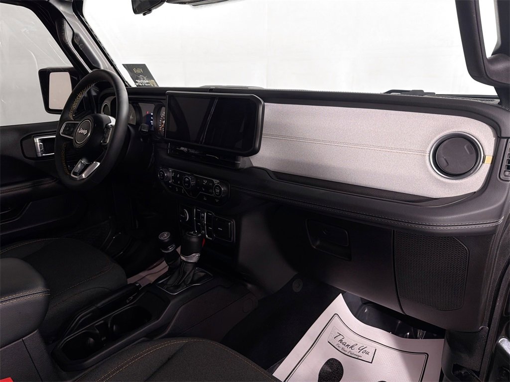 Used 2024 Jeep Wrangler Sahara image 28