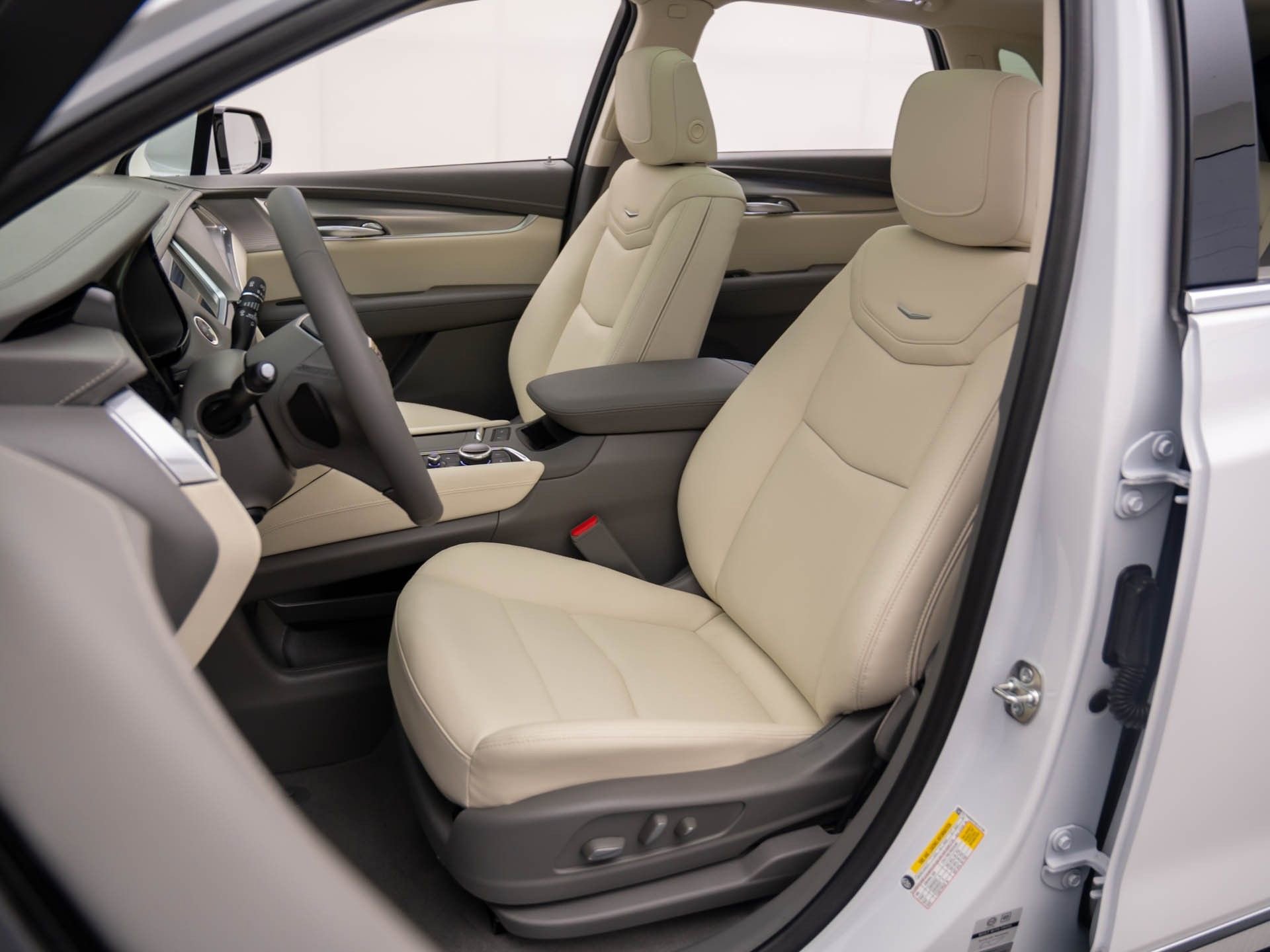 New 2025 Cadillac XT5 Premium Luxury image 9