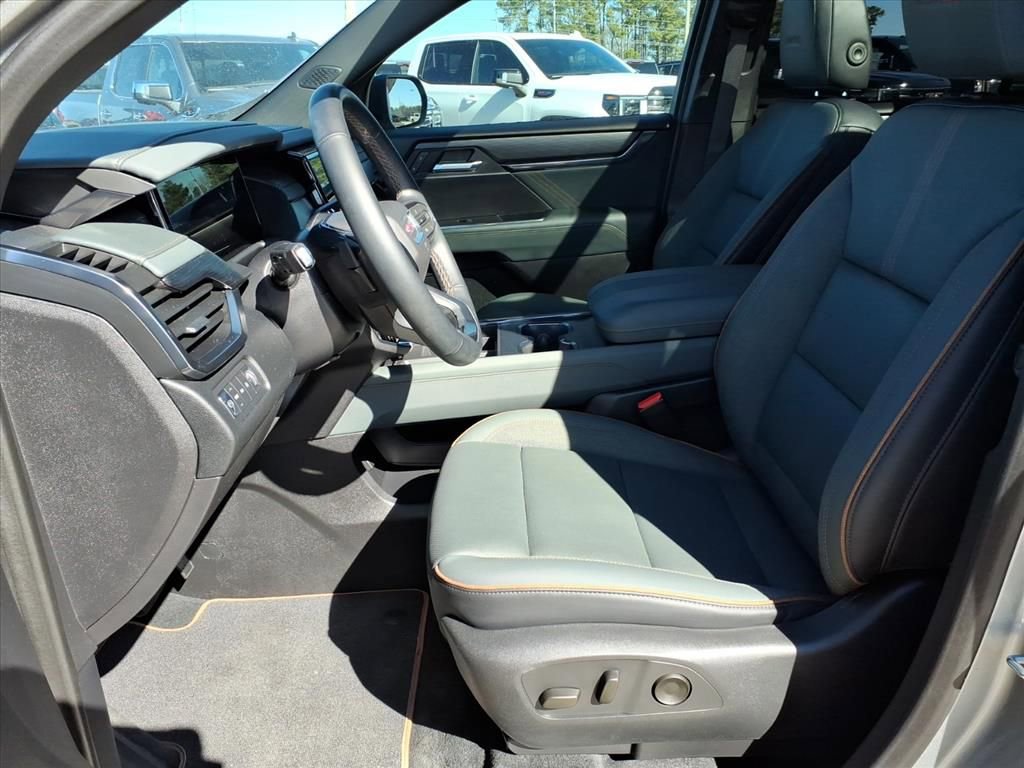 Used 2025 GMC Acadia AT4 w/ Luxury Package image 15