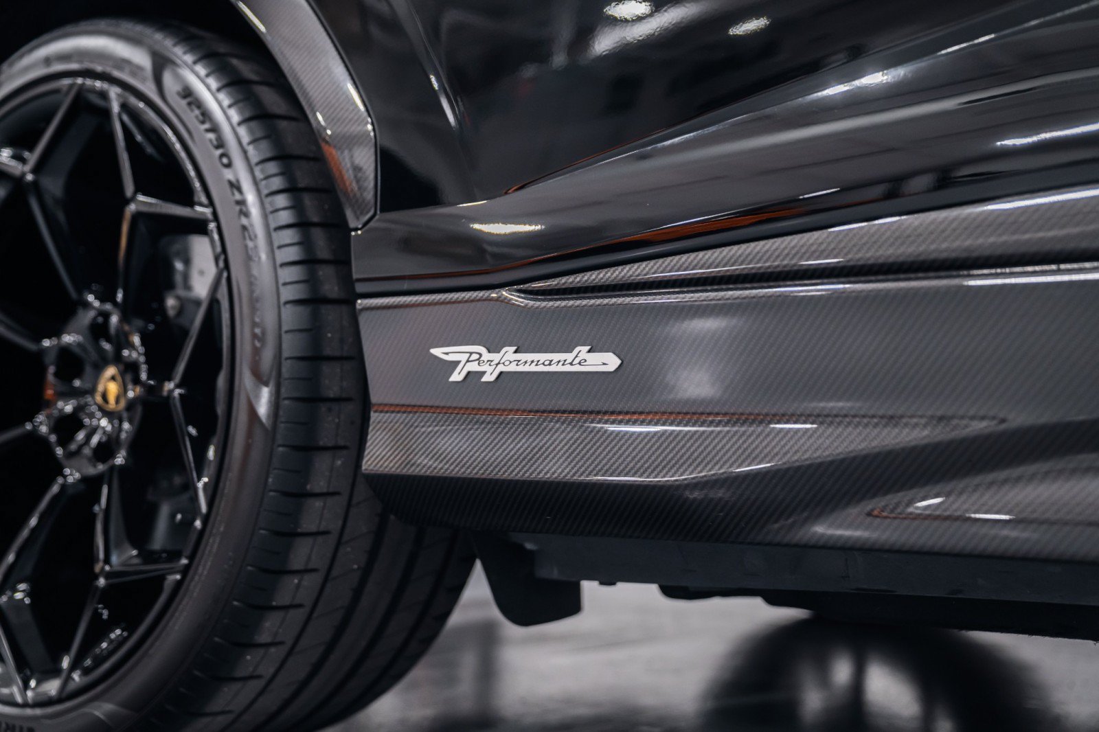 Used 2024 Lamborghini Urus Performante AWD/4WD image 38