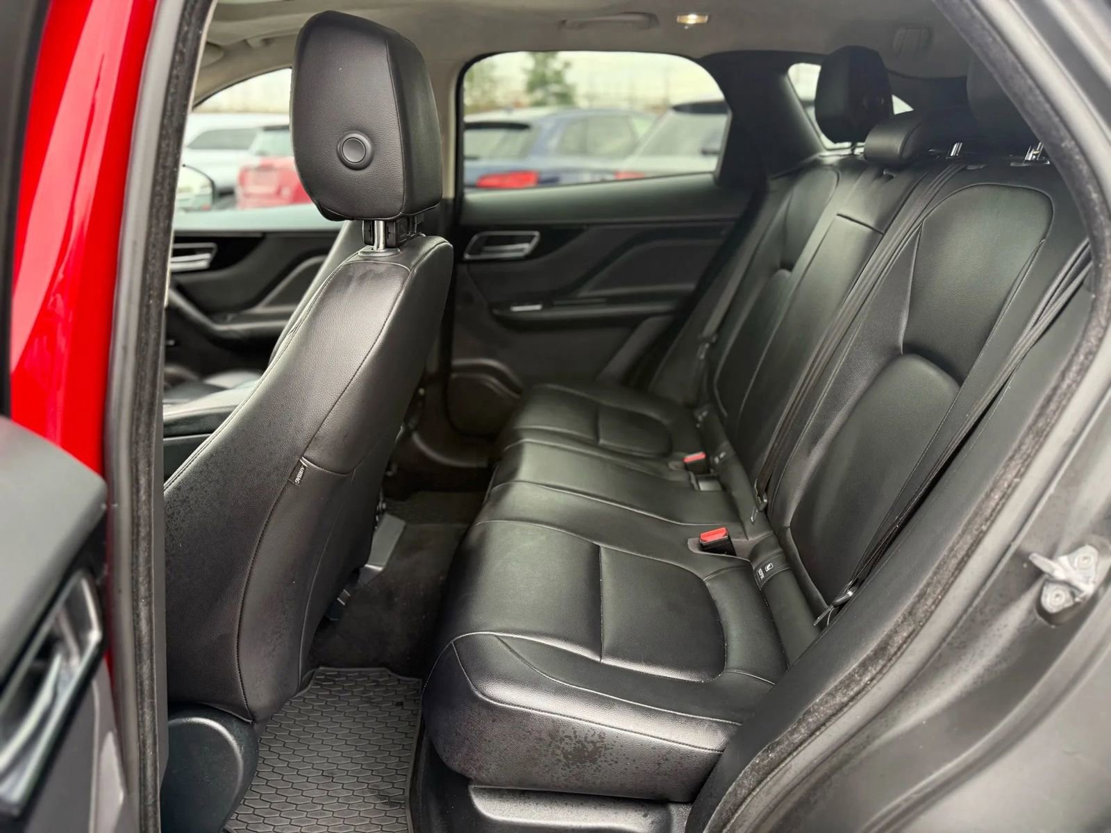 Used 2019 Jaguar F-PACE Premium image 15