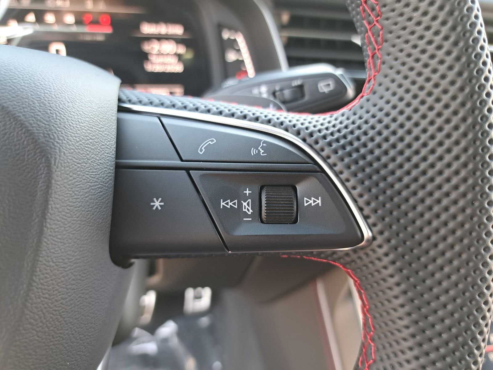 New 2026 Audi SQ8 Prestige image 18