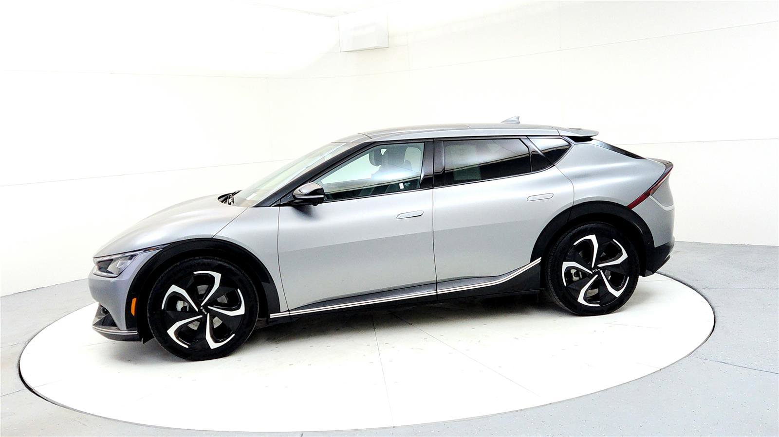 Used 2022 Kia EV6 GT-Line w/ First Edition Package image 3